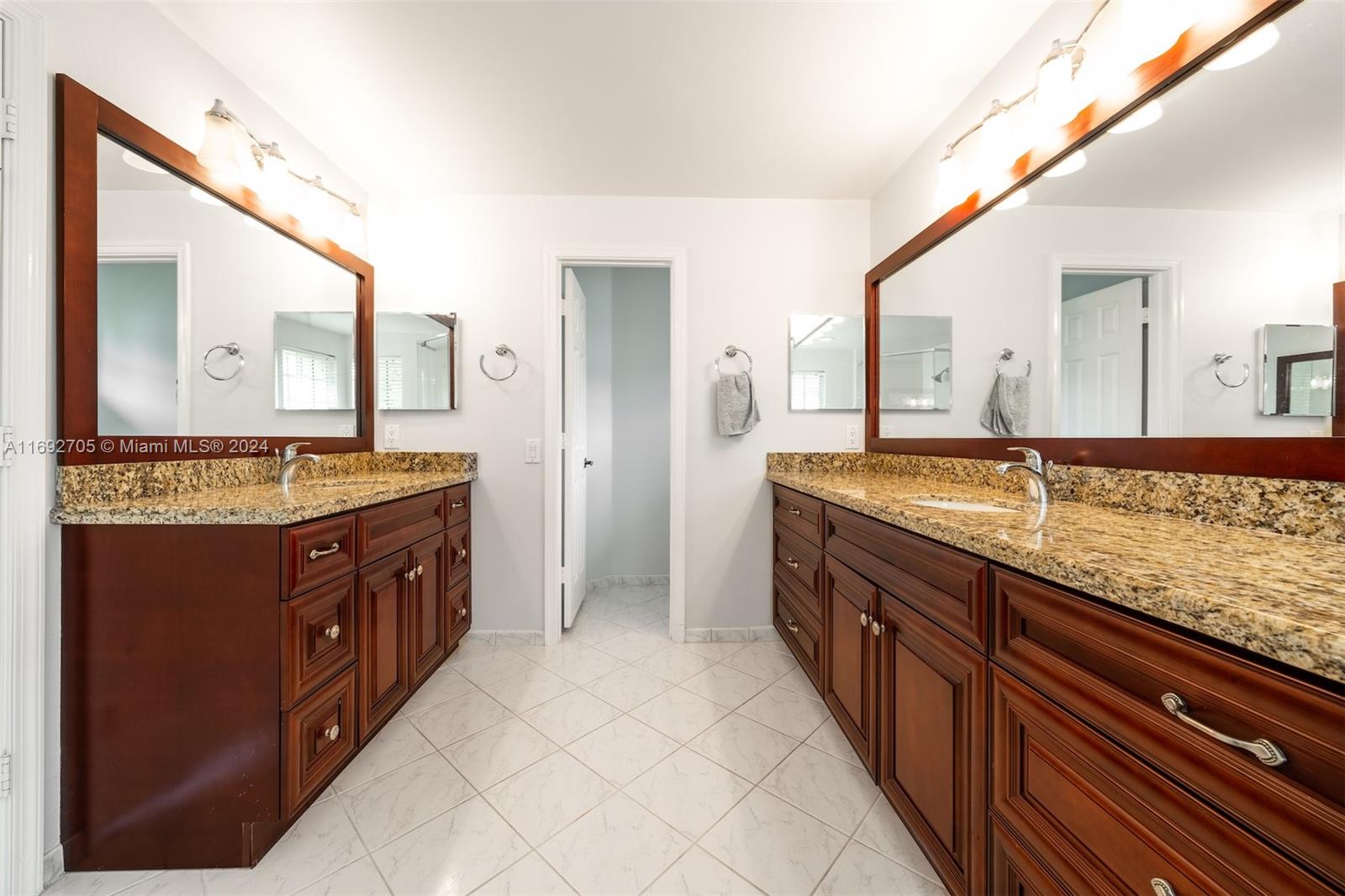 3745 Heron Ridge Ln