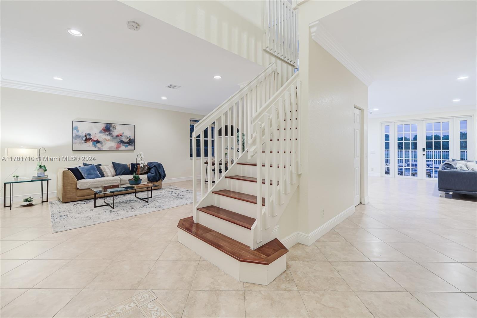 701 Nandina Dr