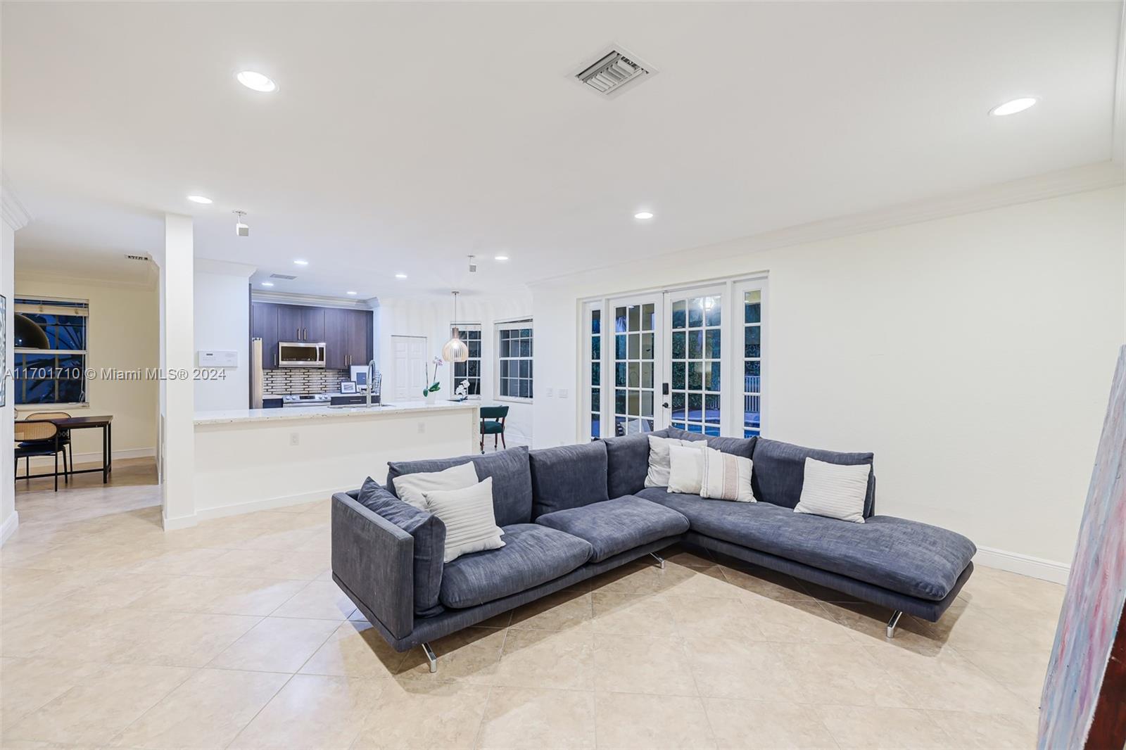 701 Nandina Dr