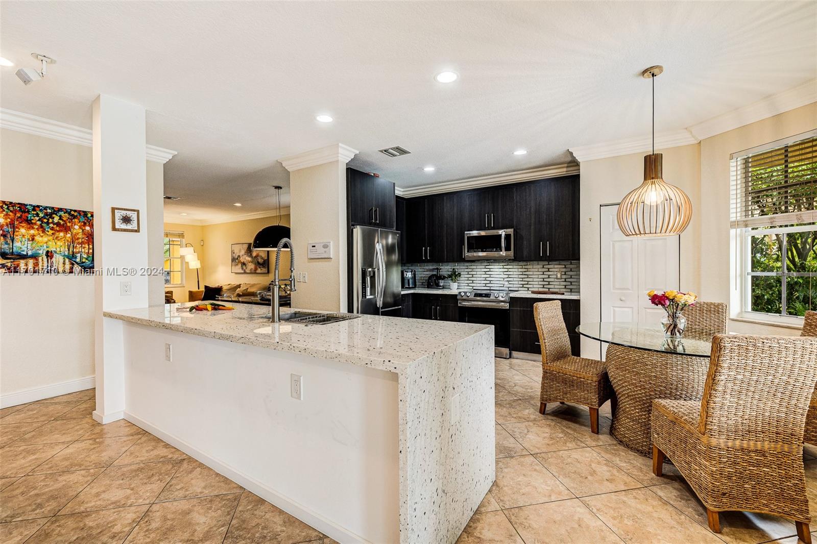 701 Nandina Dr