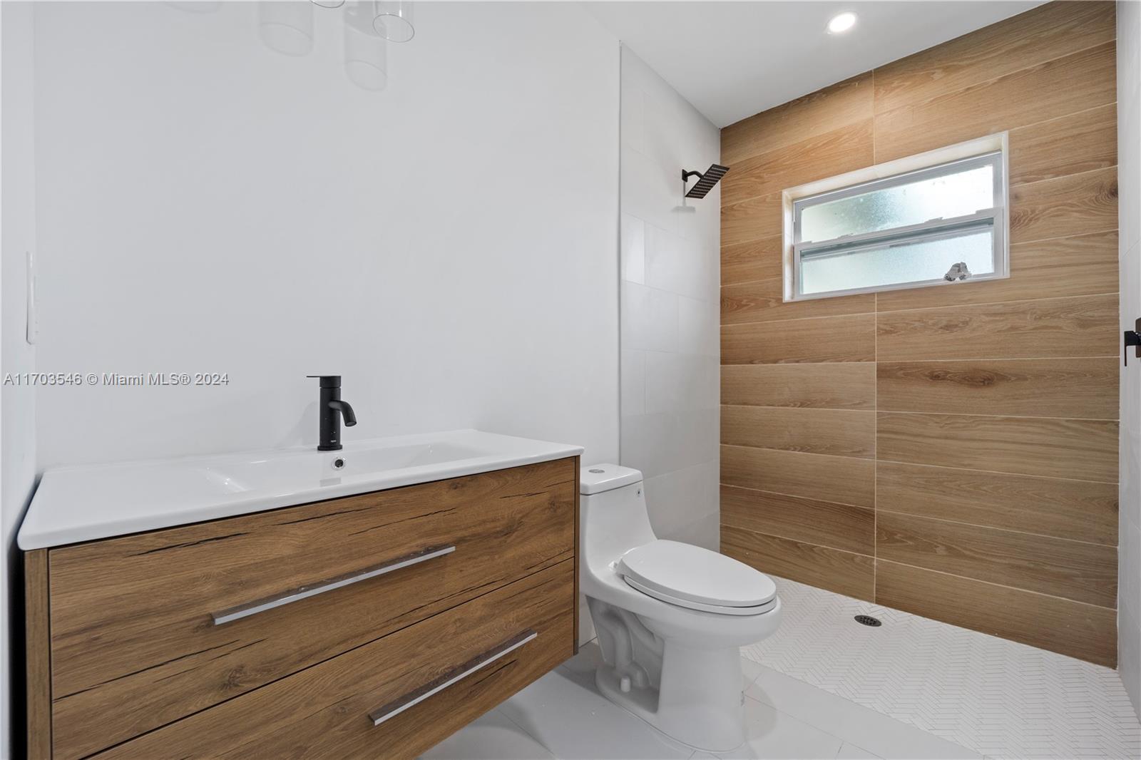 4826 NE 17th Ter