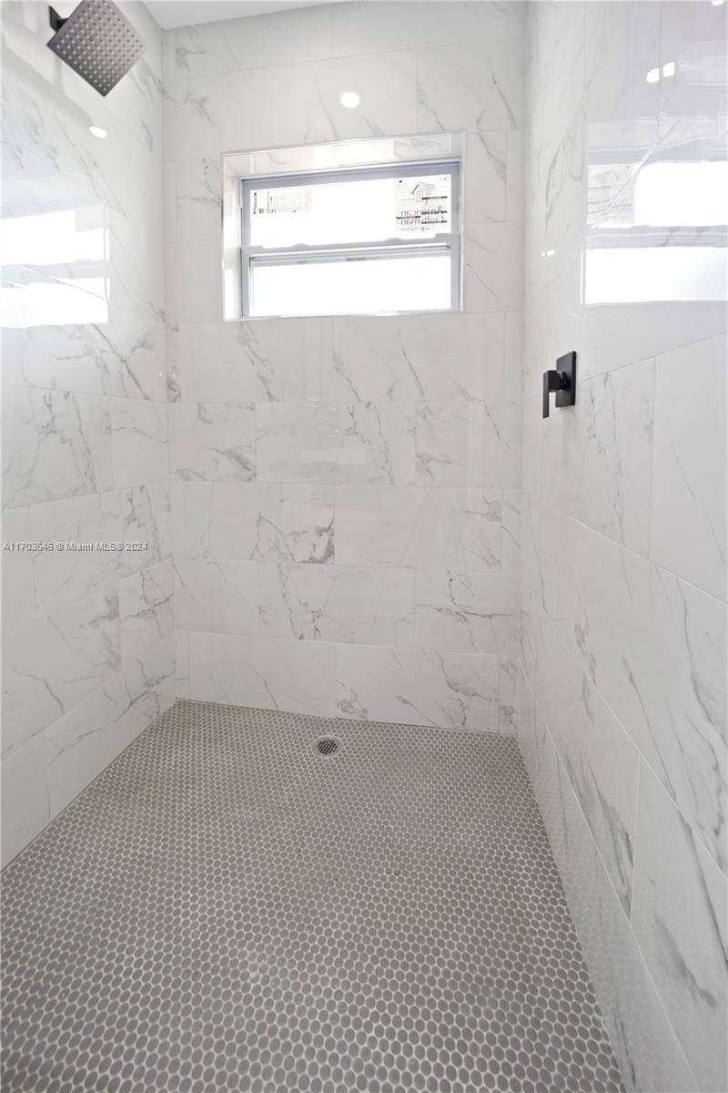 4826 NE 17th Ter