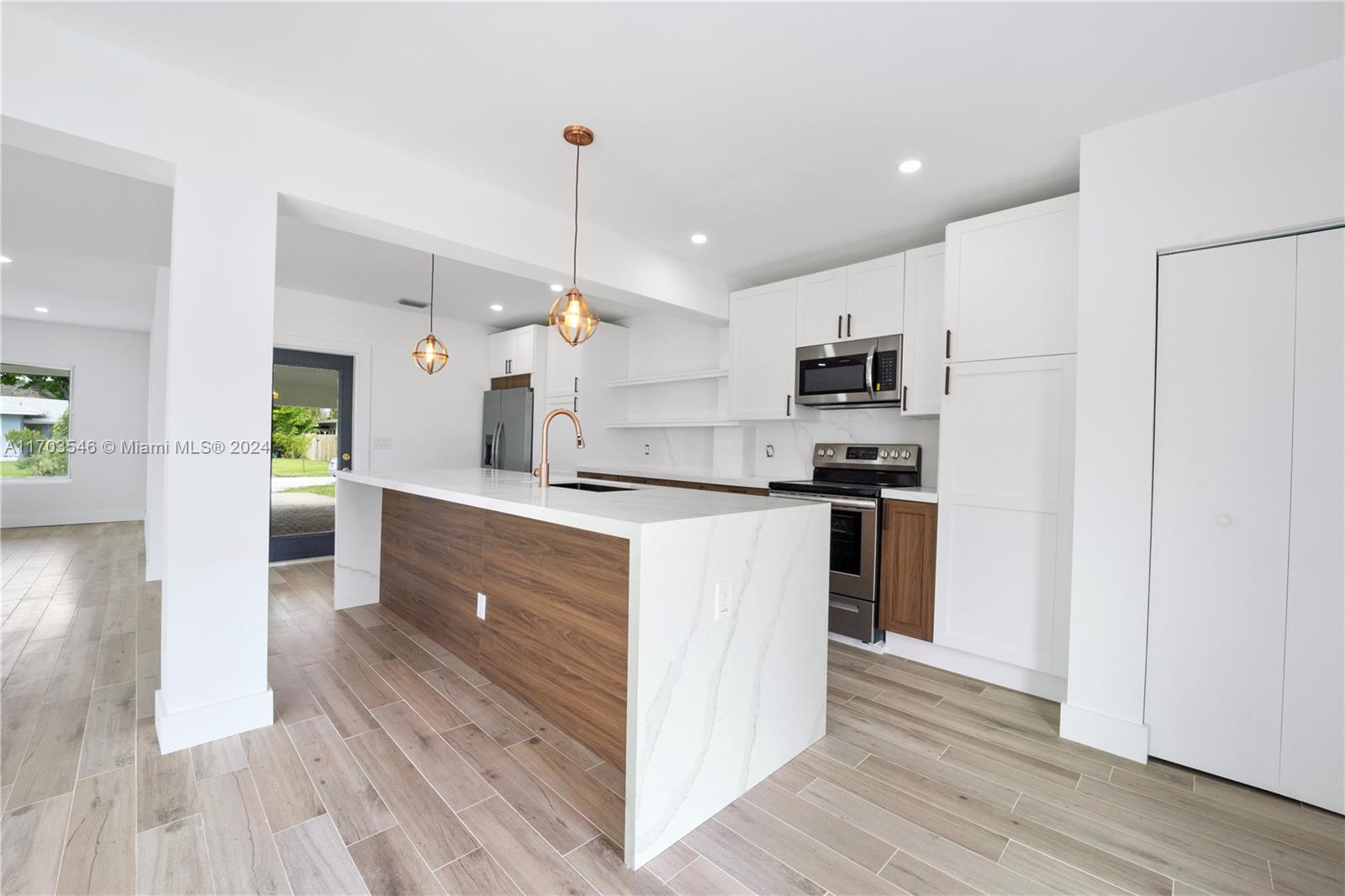 4826 NE 17th Ter