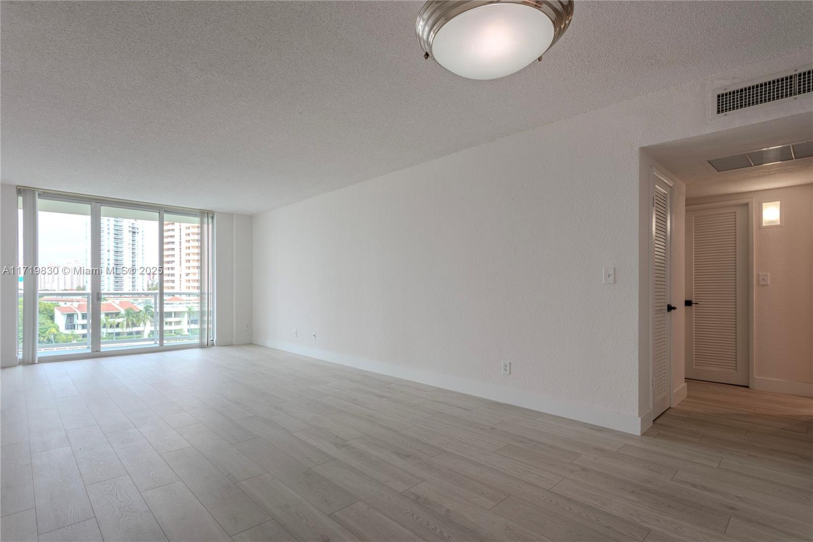 19390 Collins Ave # 609