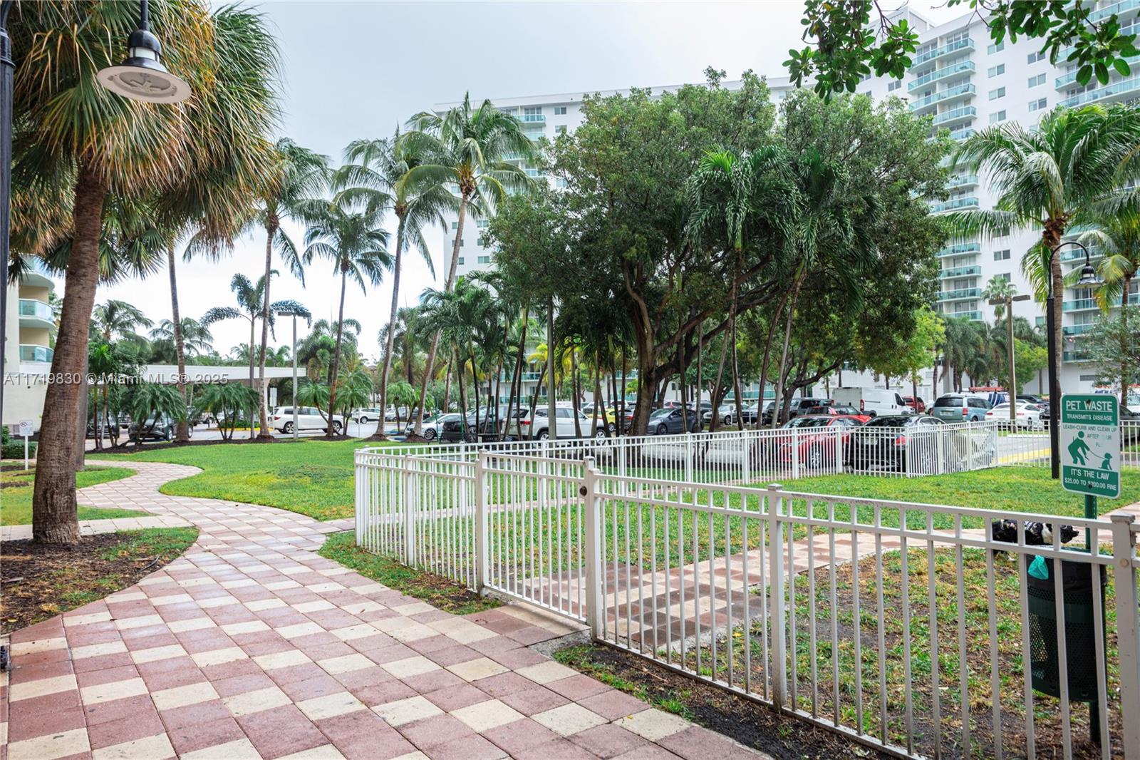 19390 Collins Ave # 609