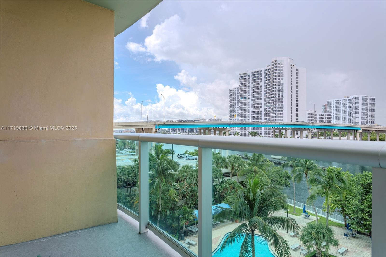 19390 Collins Ave # 609