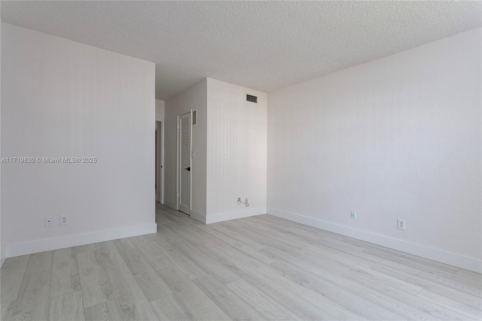 19390 Collins Ave # 609
