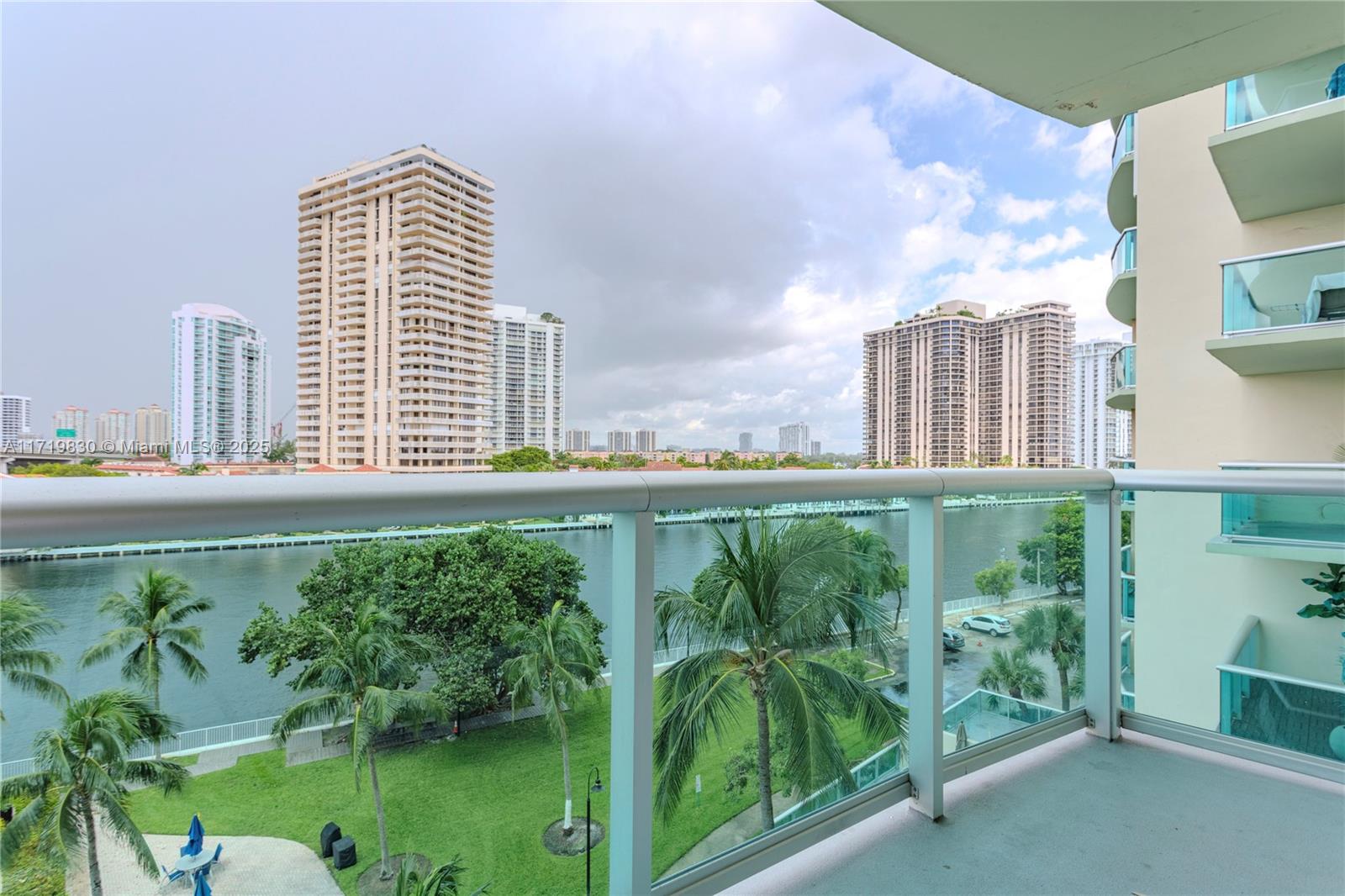19390 Collins Ave # 609