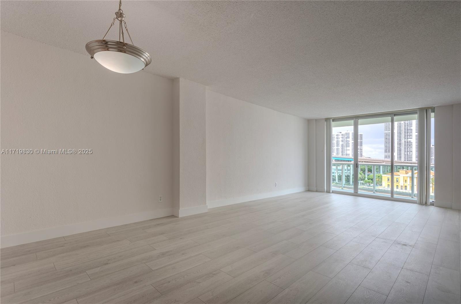 19390 Collins Ave # 609