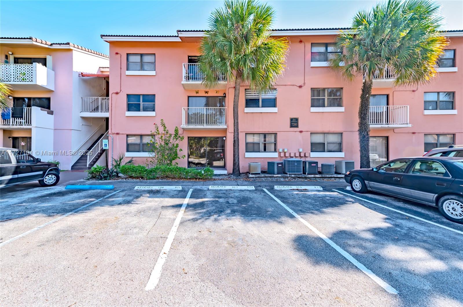 7200 NW 179th St # 204