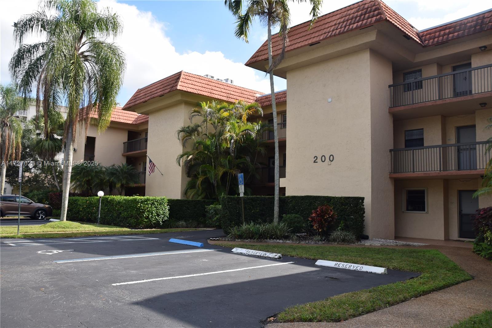 200 Jacaranda Country Club Dr # 6A