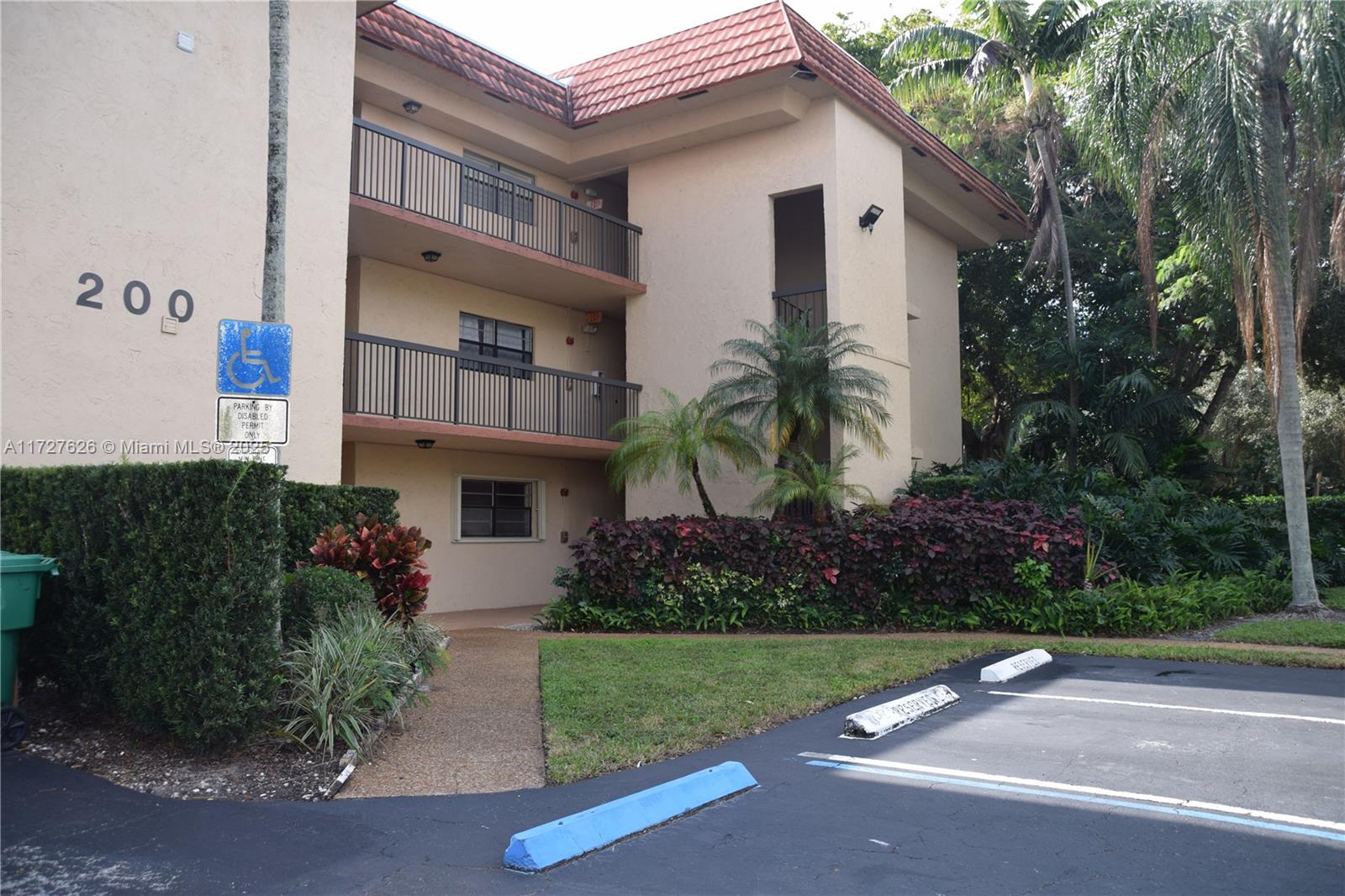 200 Jacaranda Country Club Dr # 6A
