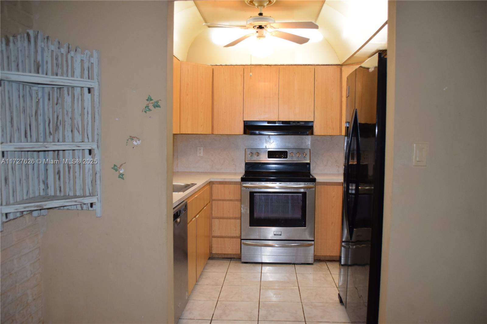 200 Jacaranda Country Club Dr # 6A
