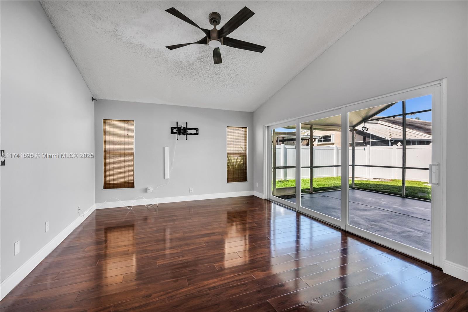 5212 NW 53rd Cir
