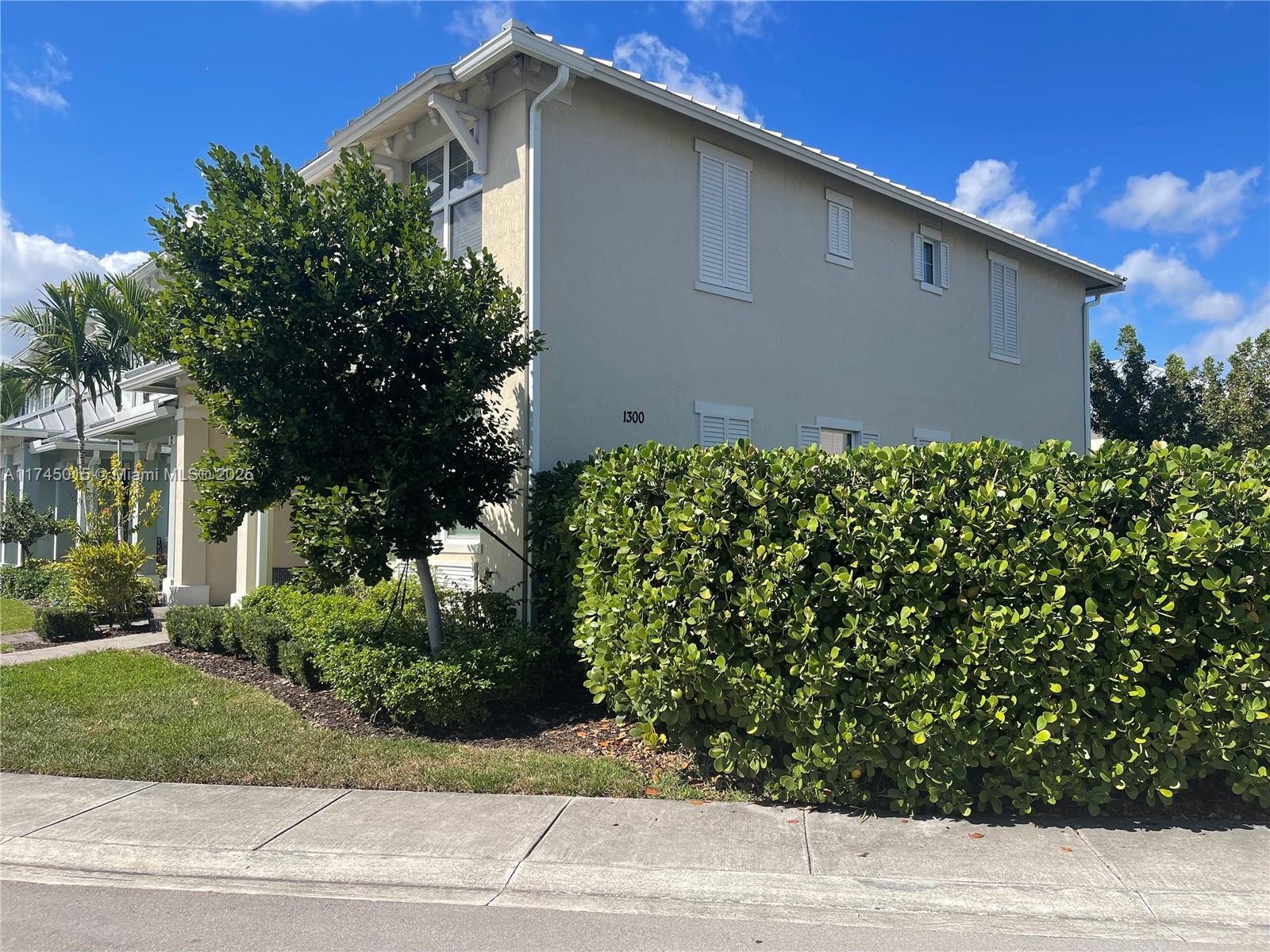 1300 Eucalyptus Dr # 1