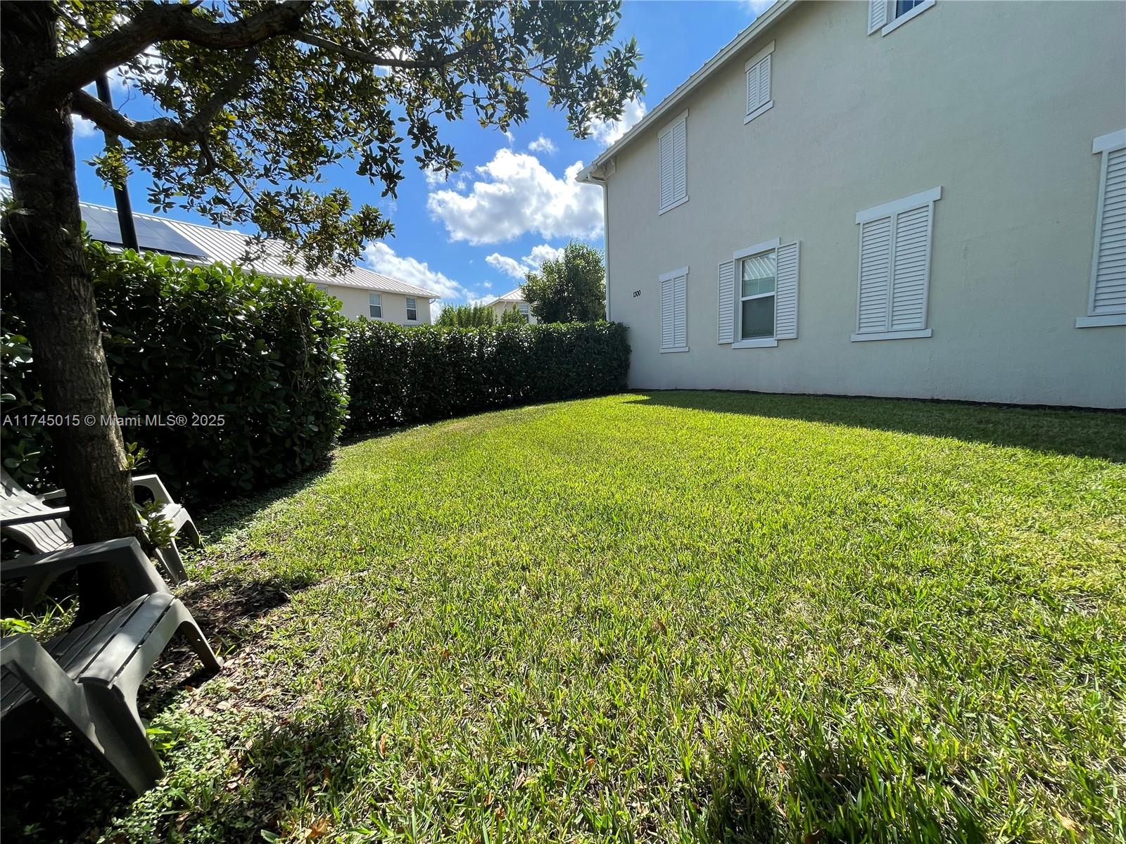 1300 Eucalyptus Dr # 1