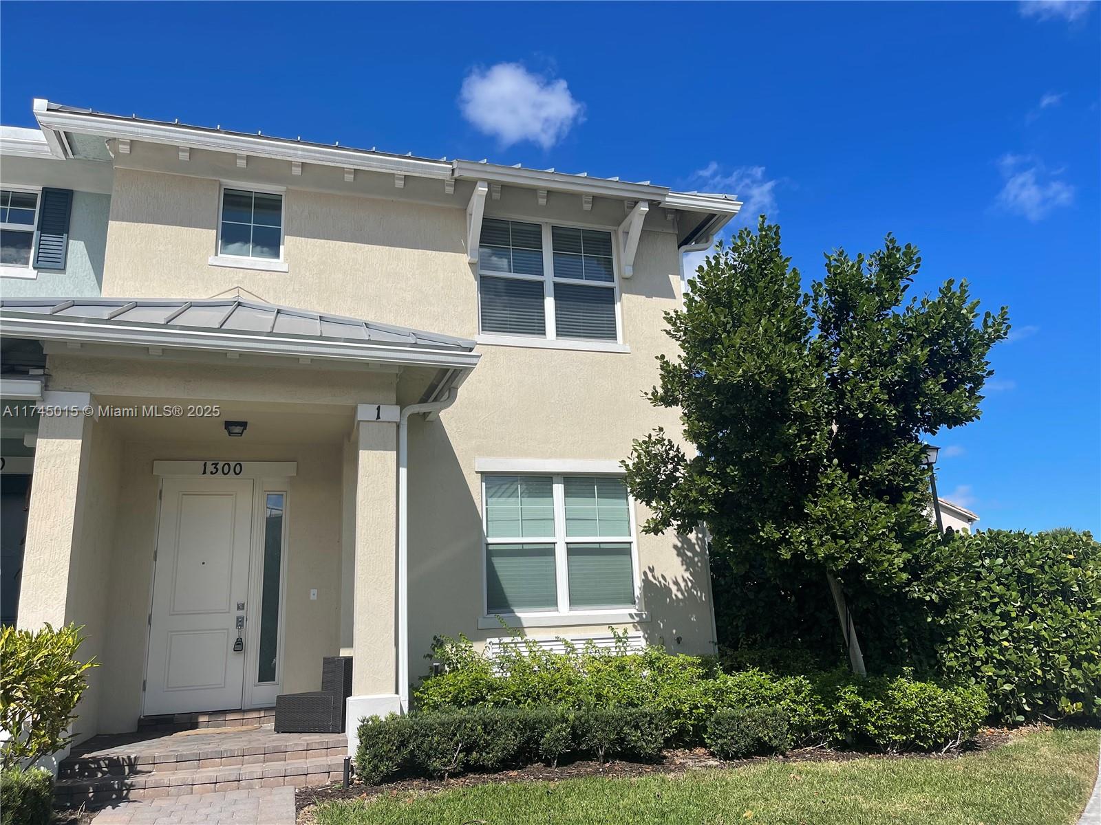 1300 Eucalyptus Dr # 1