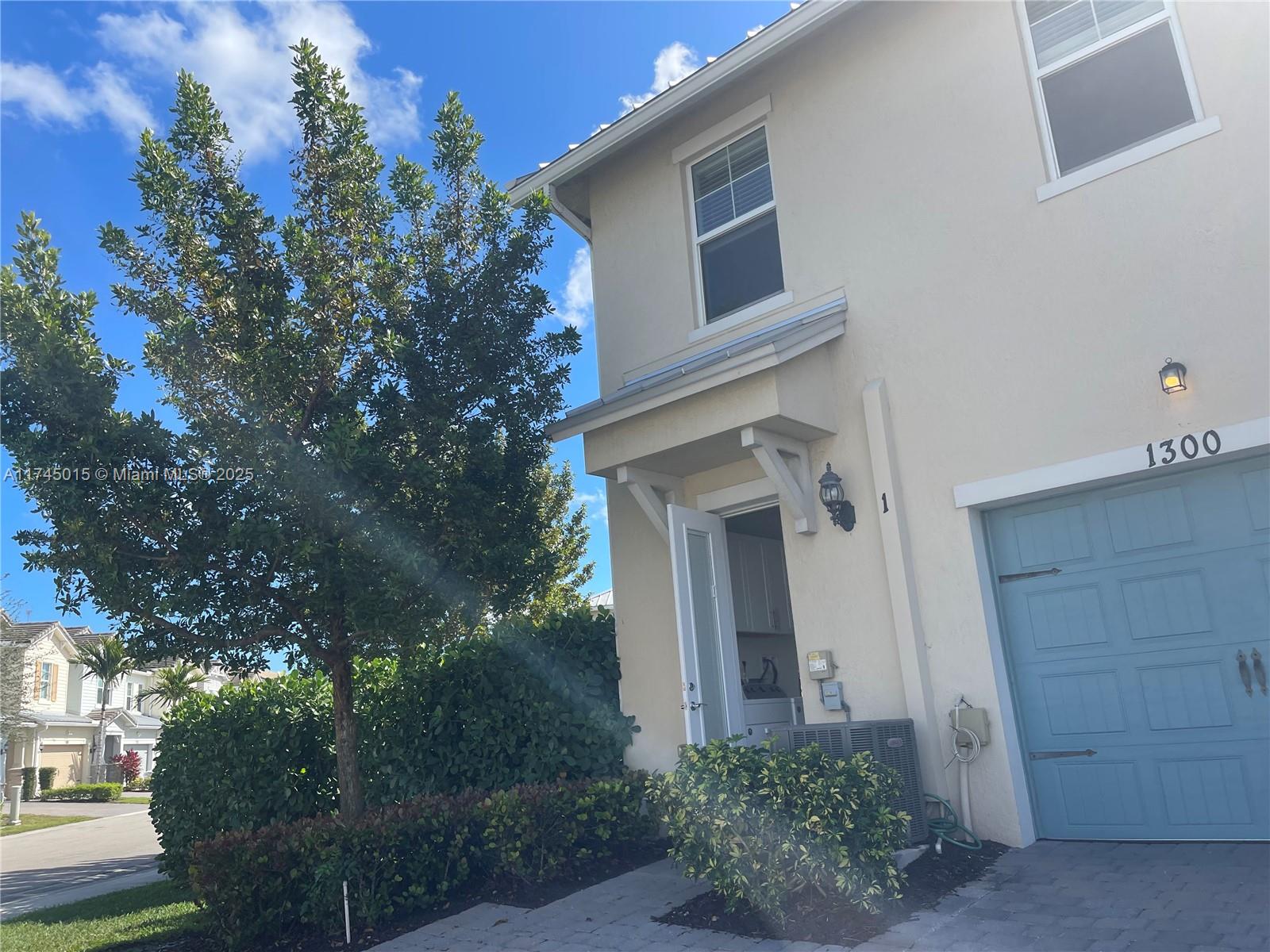 1300 Eucalyptus Dr # 1