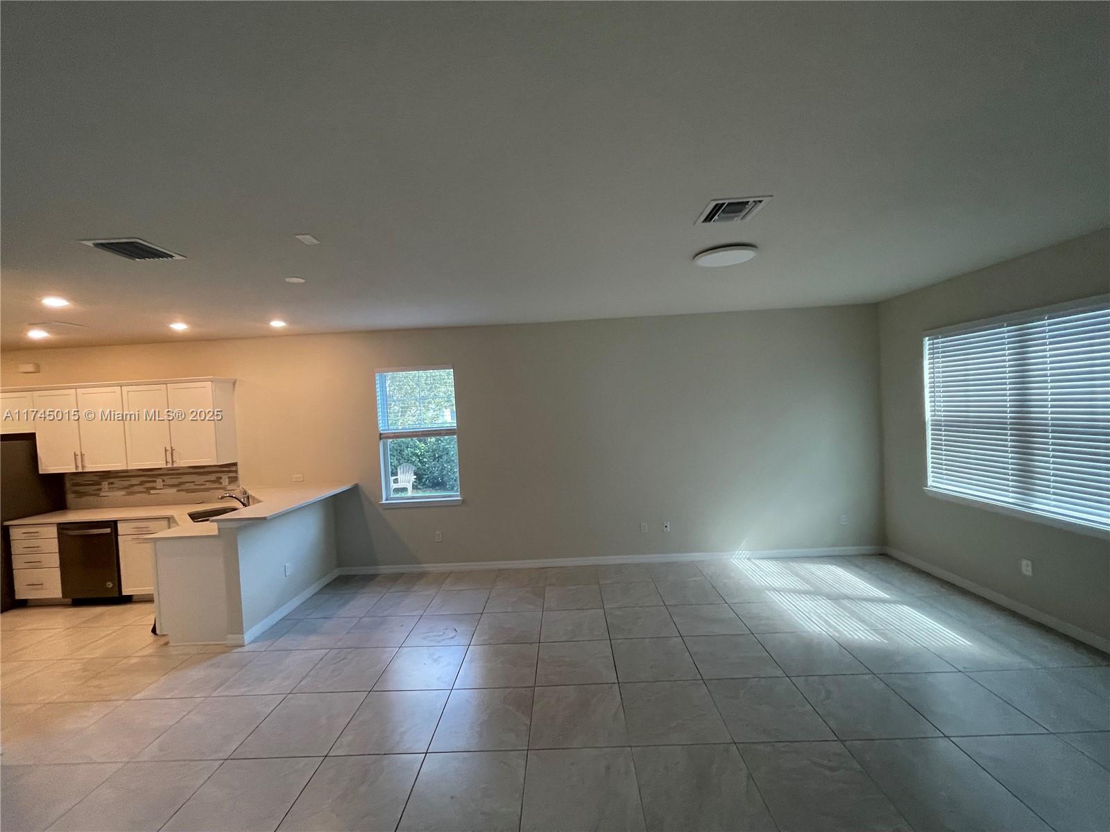 1300 Eucalyptus Dr # 1
