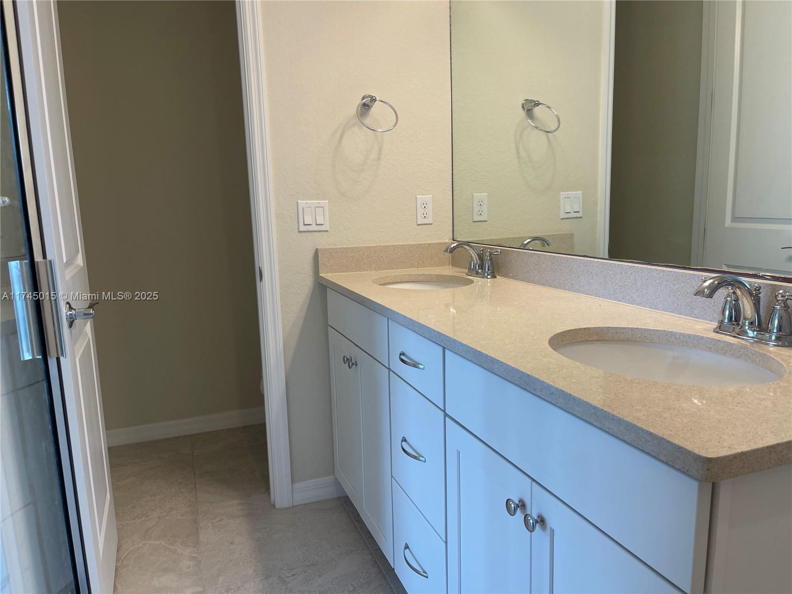 1300 Eucalyptus Dr # 1