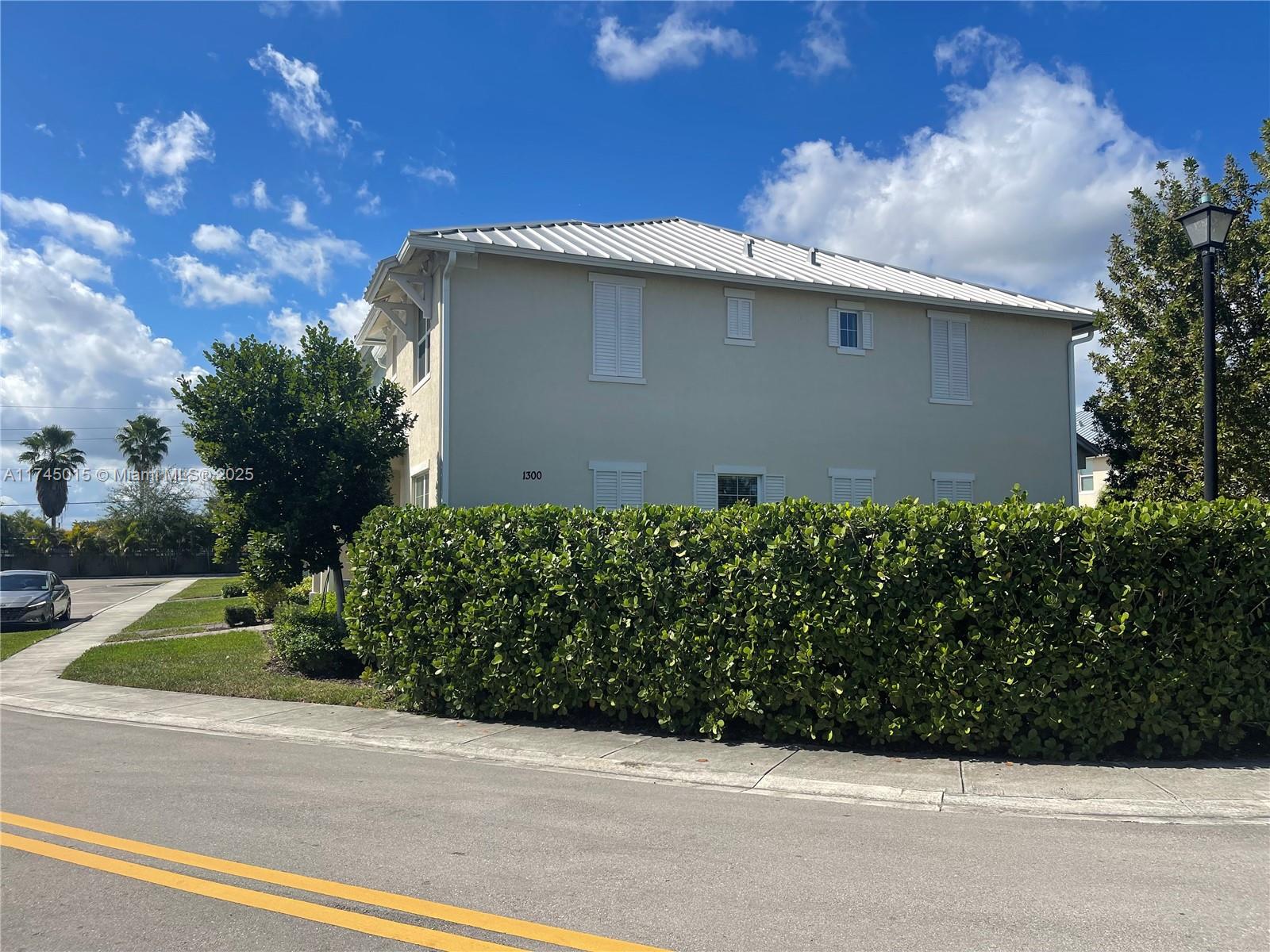 1300 Eucalyptus Dr # 1
