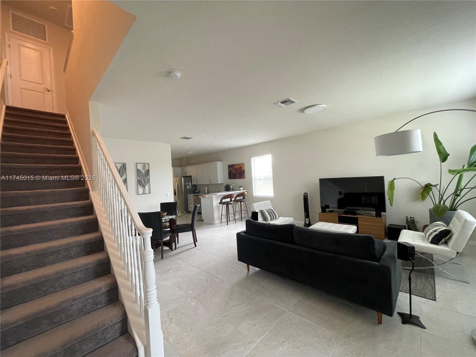 1300 Eucalyptus Dr # 1