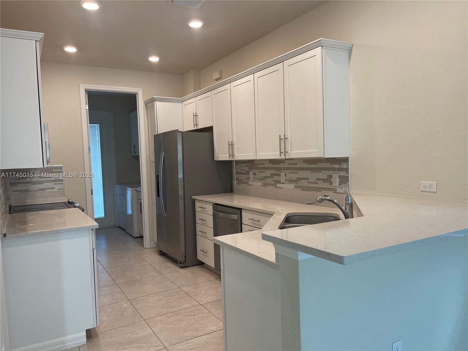 1300 Eucalyptus Dr # 1