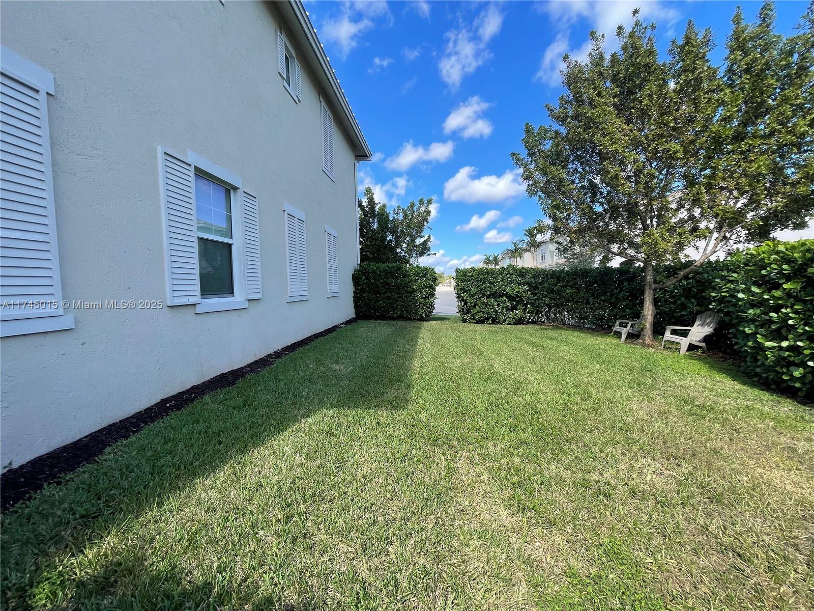 1300 Eucalyptus Dr # 1