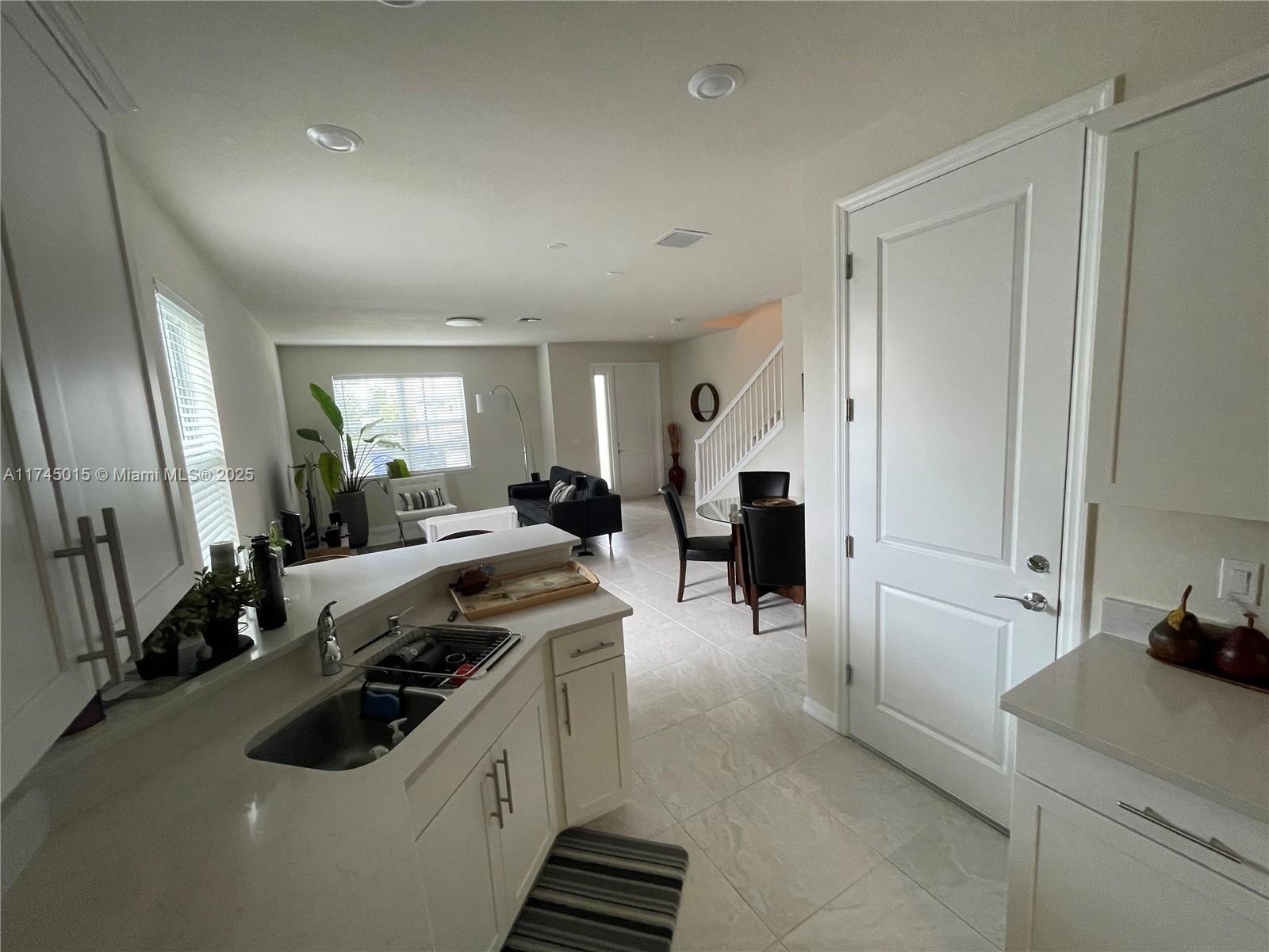 1300 Eucalyptus Dr # 1