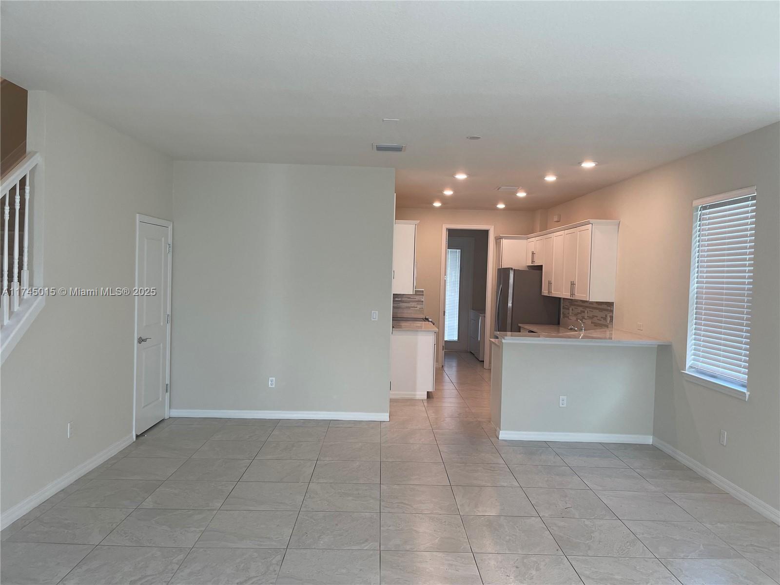 1300 Eucalyptus Dr # 1