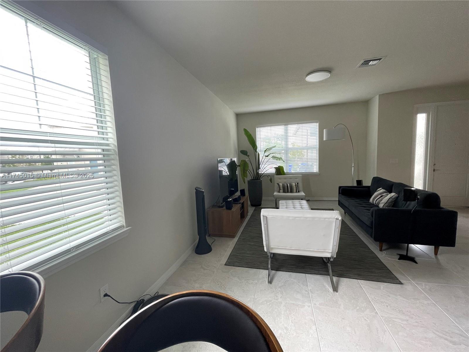 1300 Eucalyptus Dr # 1