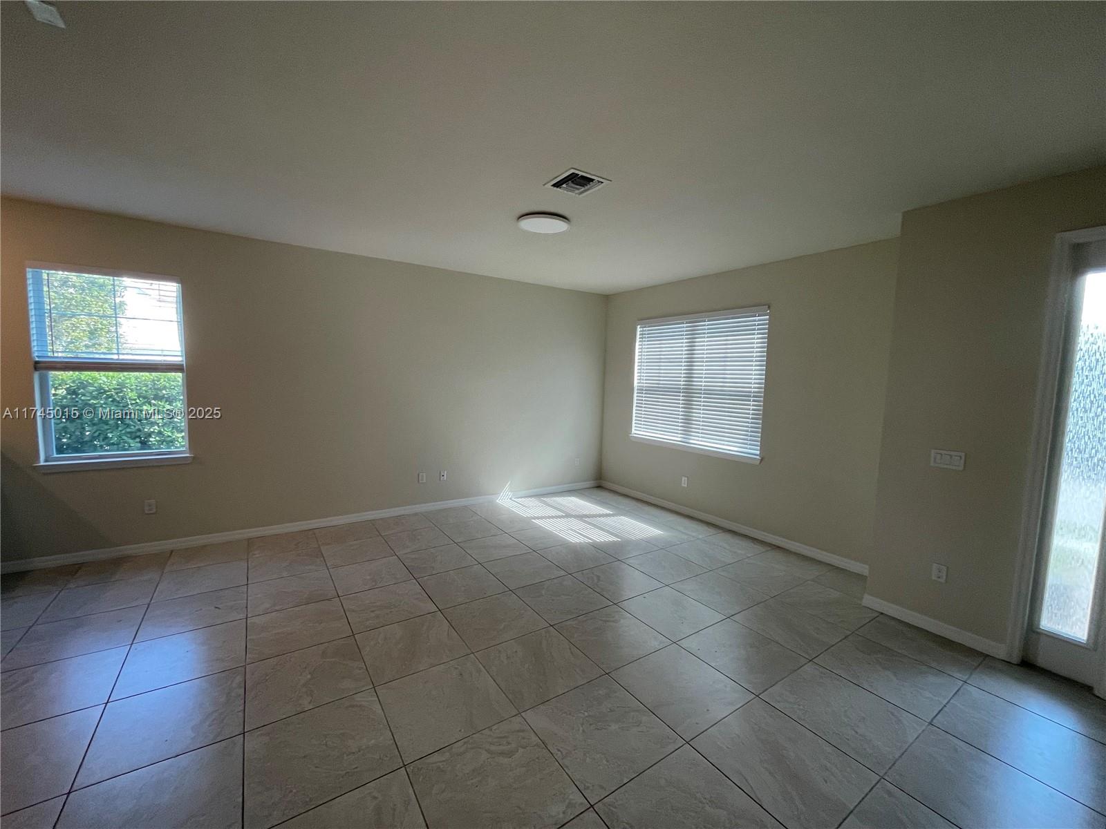 1300 Eucalyptus Dr # 1