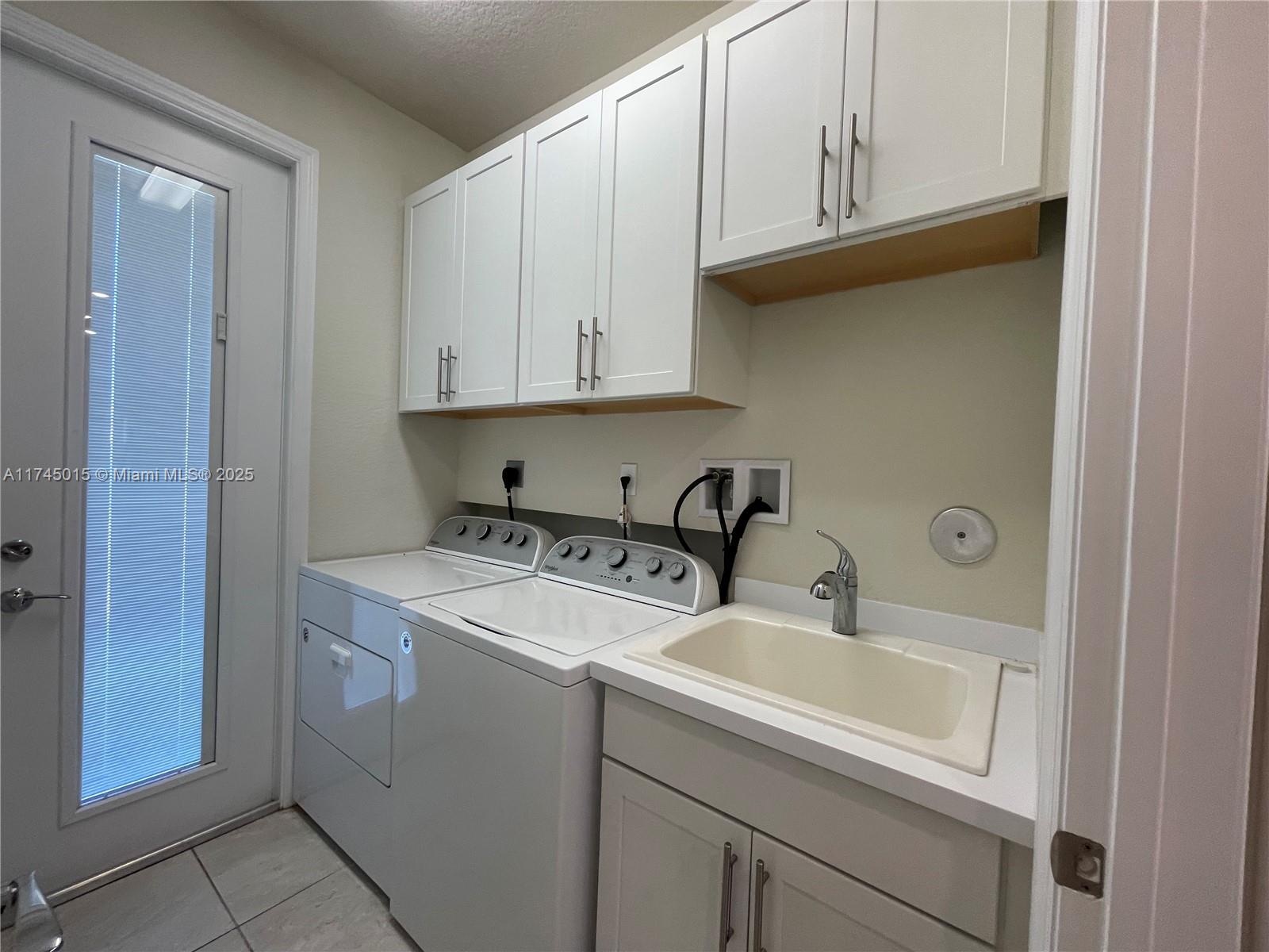 1300 Eucalyptus Dr # 1
