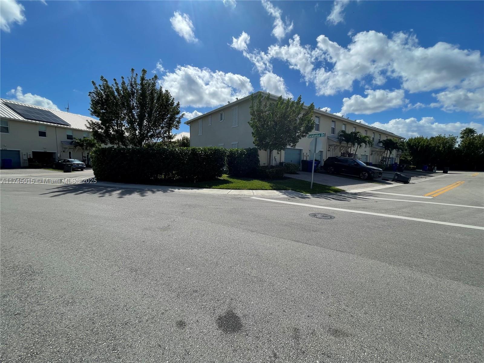 1300 Eucalyptus Dr # 1