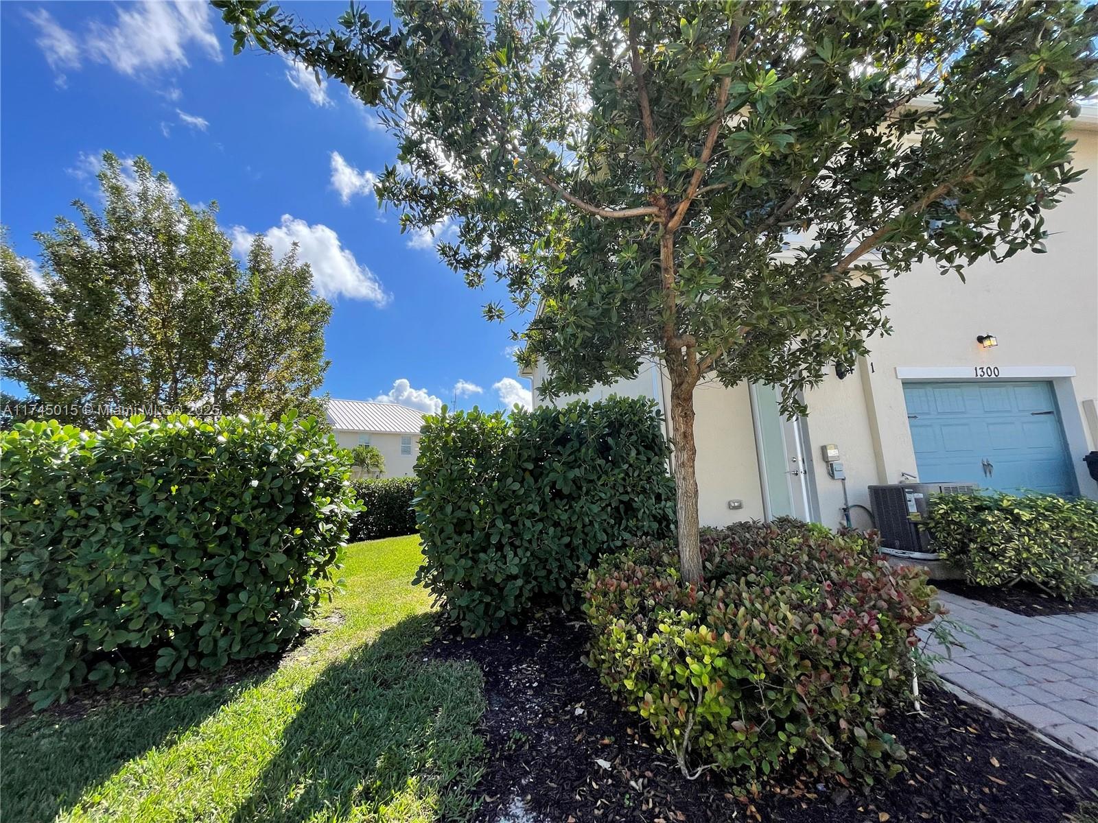 1300 Eucalyptus Dr # 1