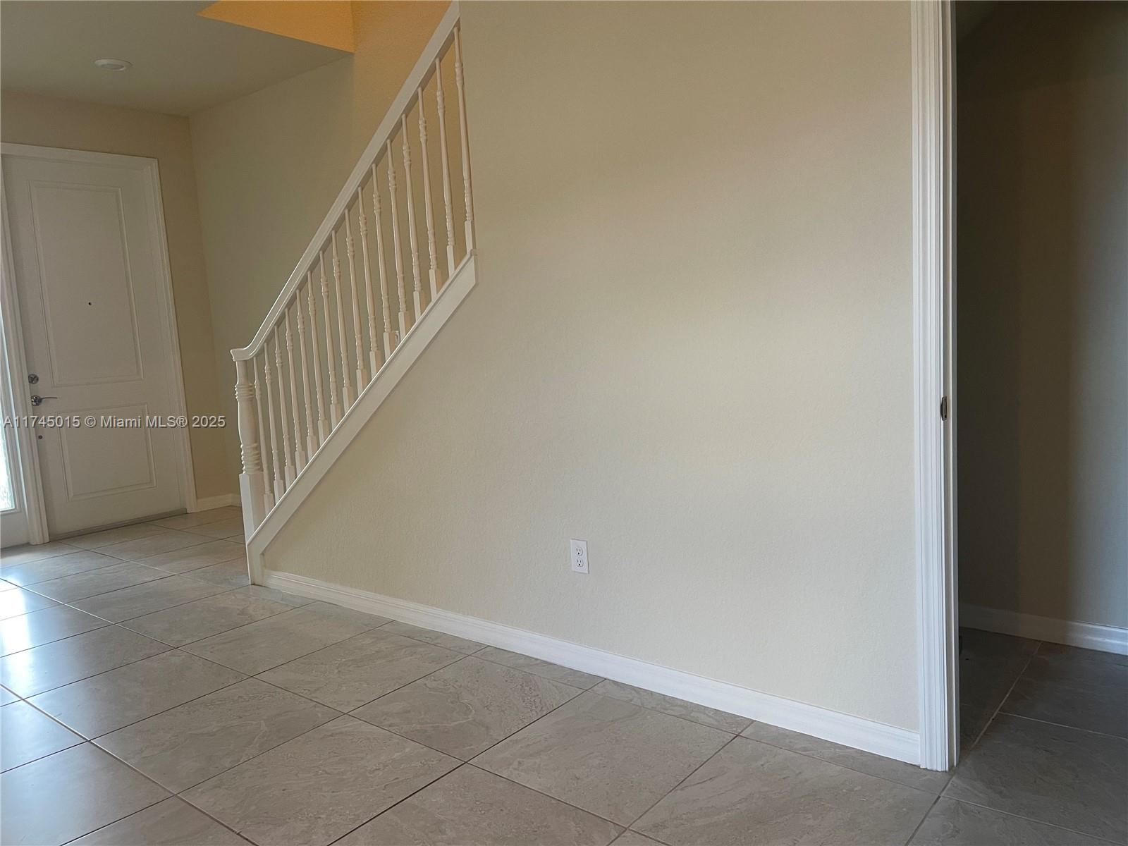 1300 Eucalyptus Dr # 1