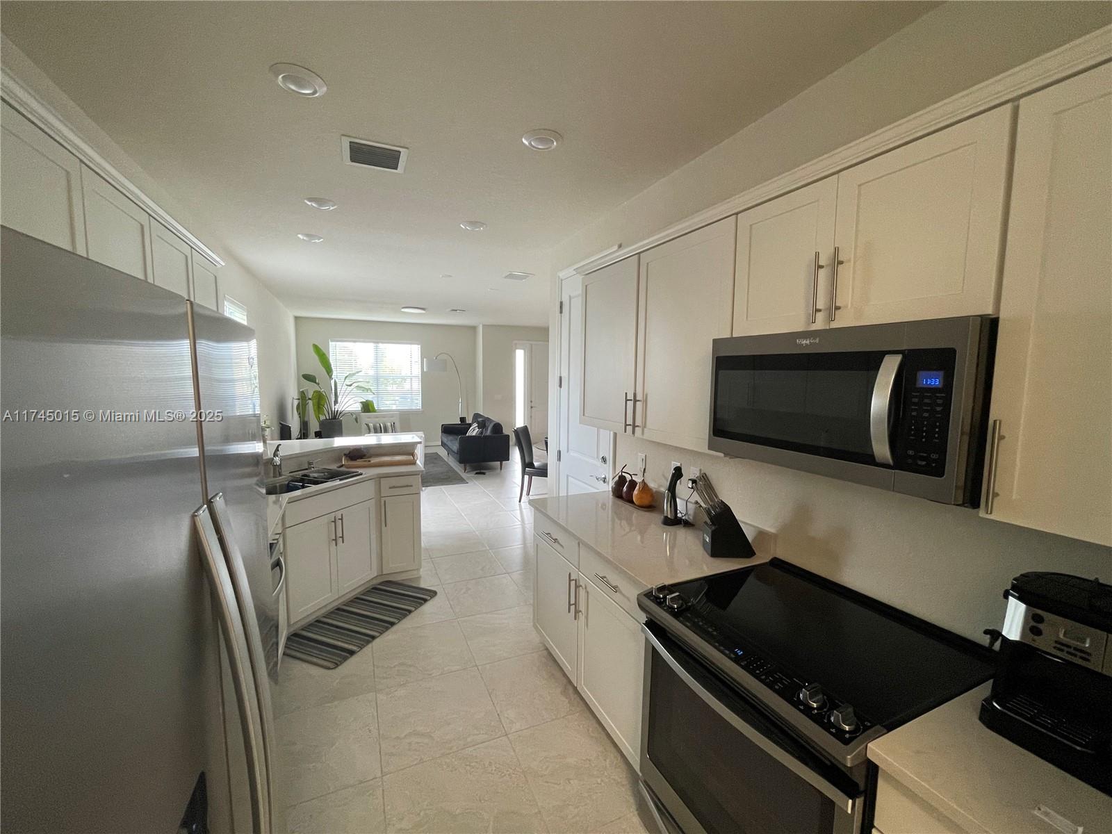 1300 Eucalyptus Dr # 1