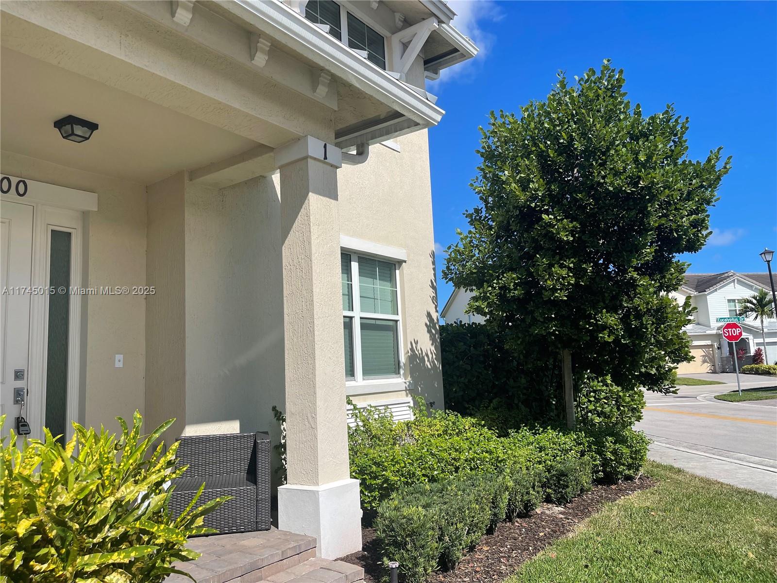 1300 Eucalyptus Dr # 1