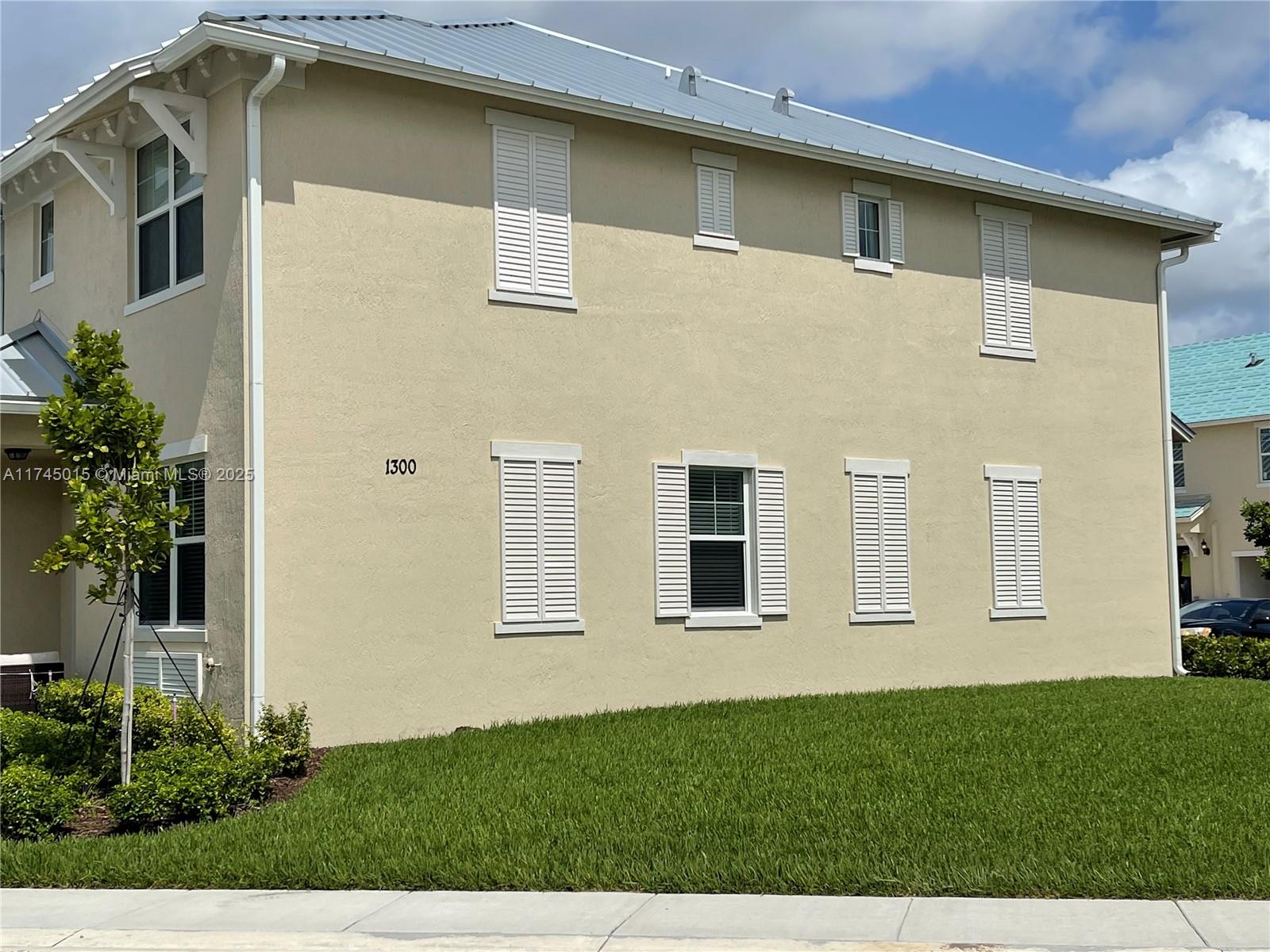 1300 Eucalyptus Dr # 1