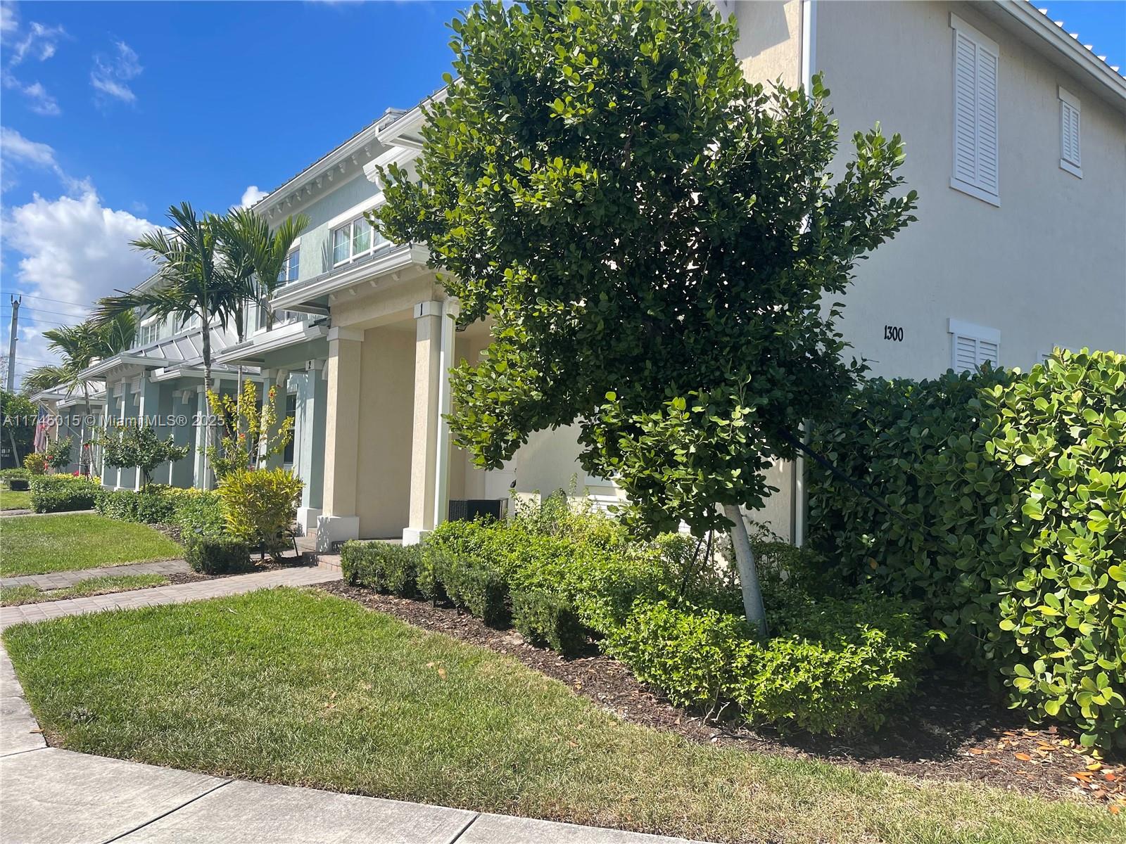 1300 Eucalyptus Dr # 1
