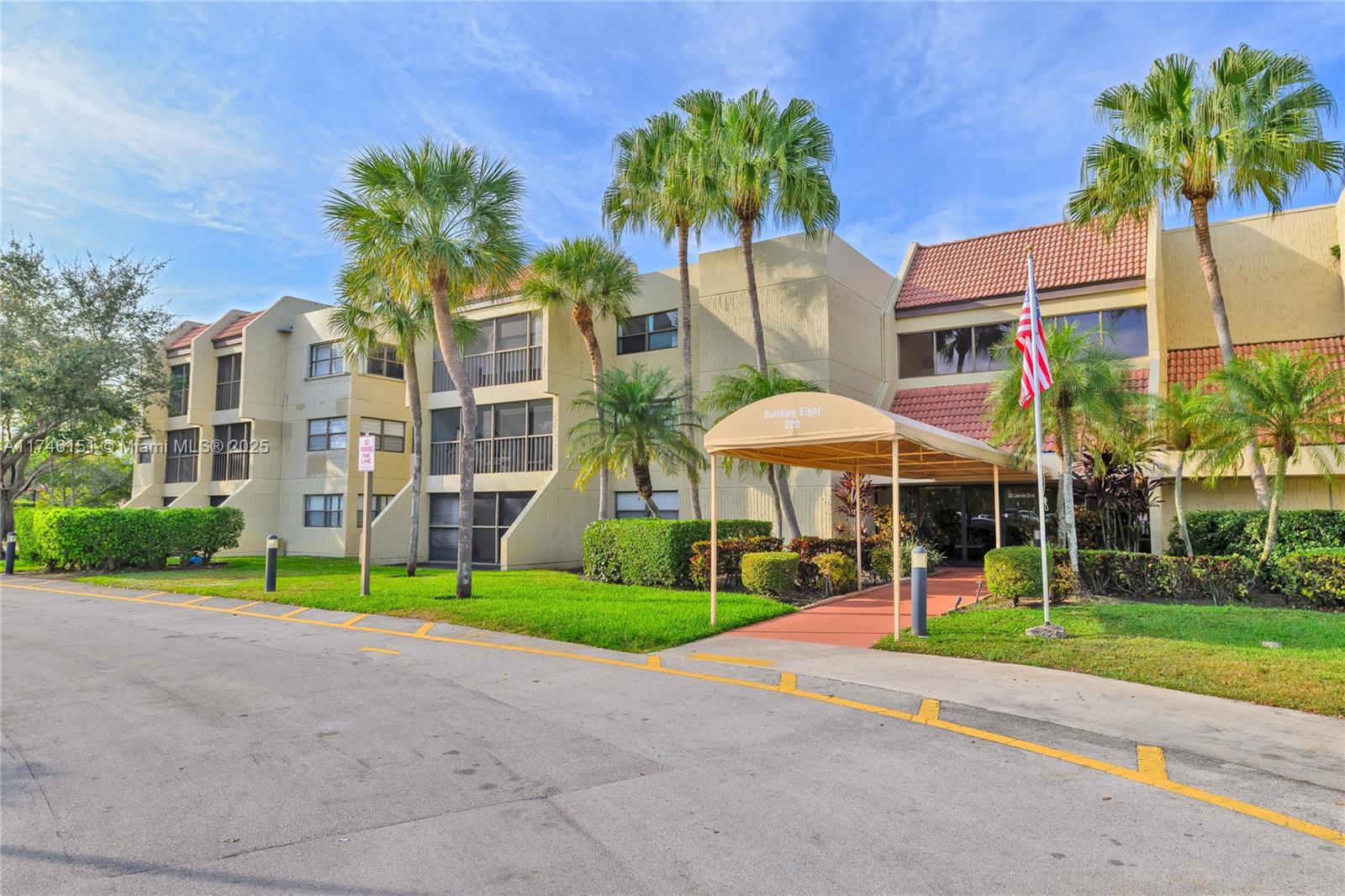 220 Lakeview Dr # 113