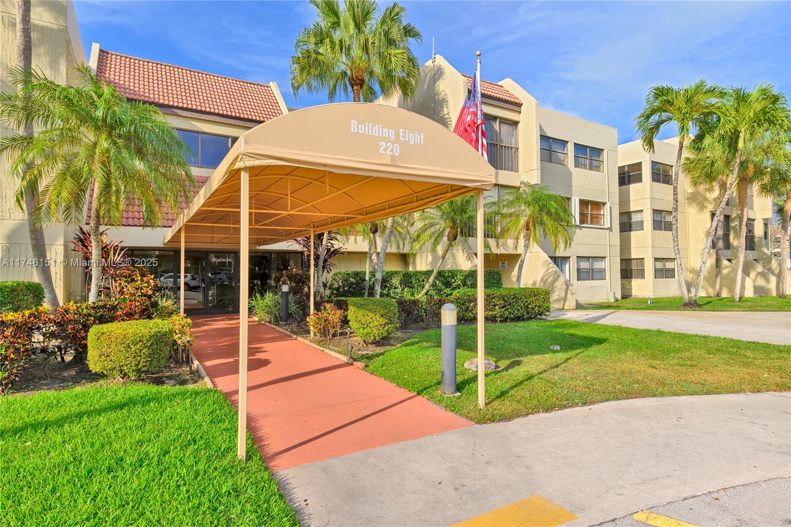 220 Lakeview Dr # 113