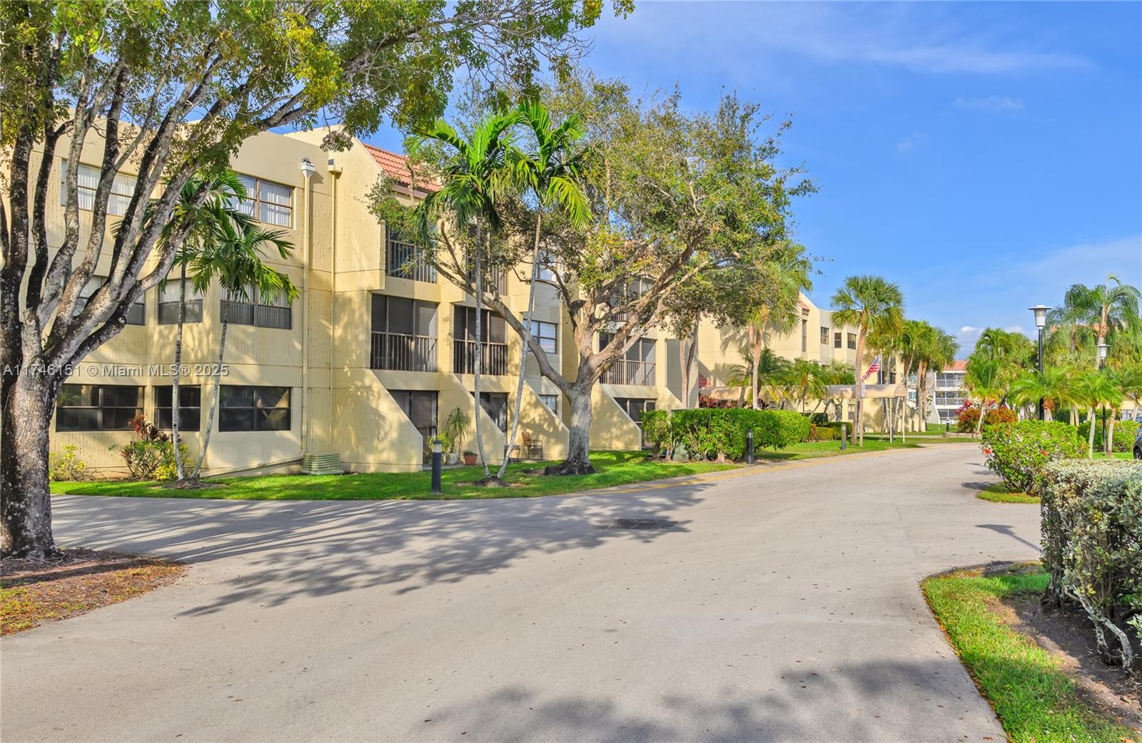 220 Lakeview Dr # 113