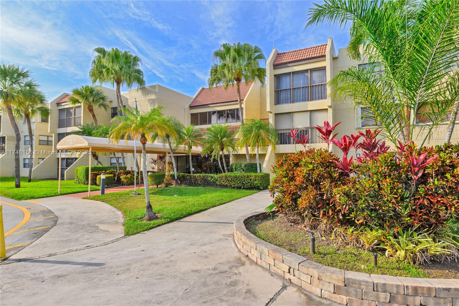 220 Lakeview Dr # 113