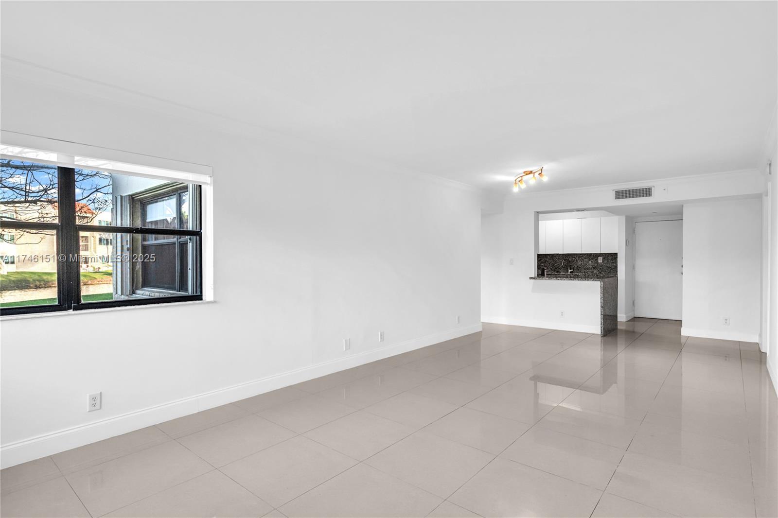 220 Lakeview Dr # 113