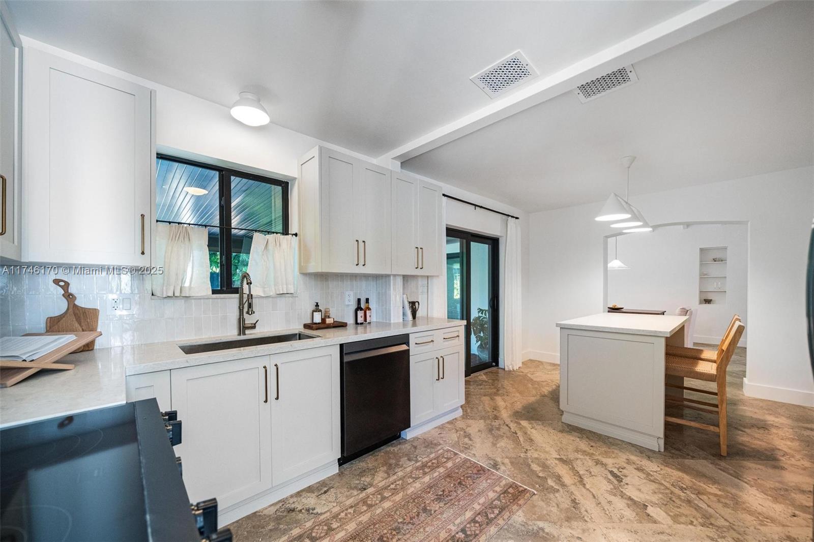 725 NE 72nd Ter