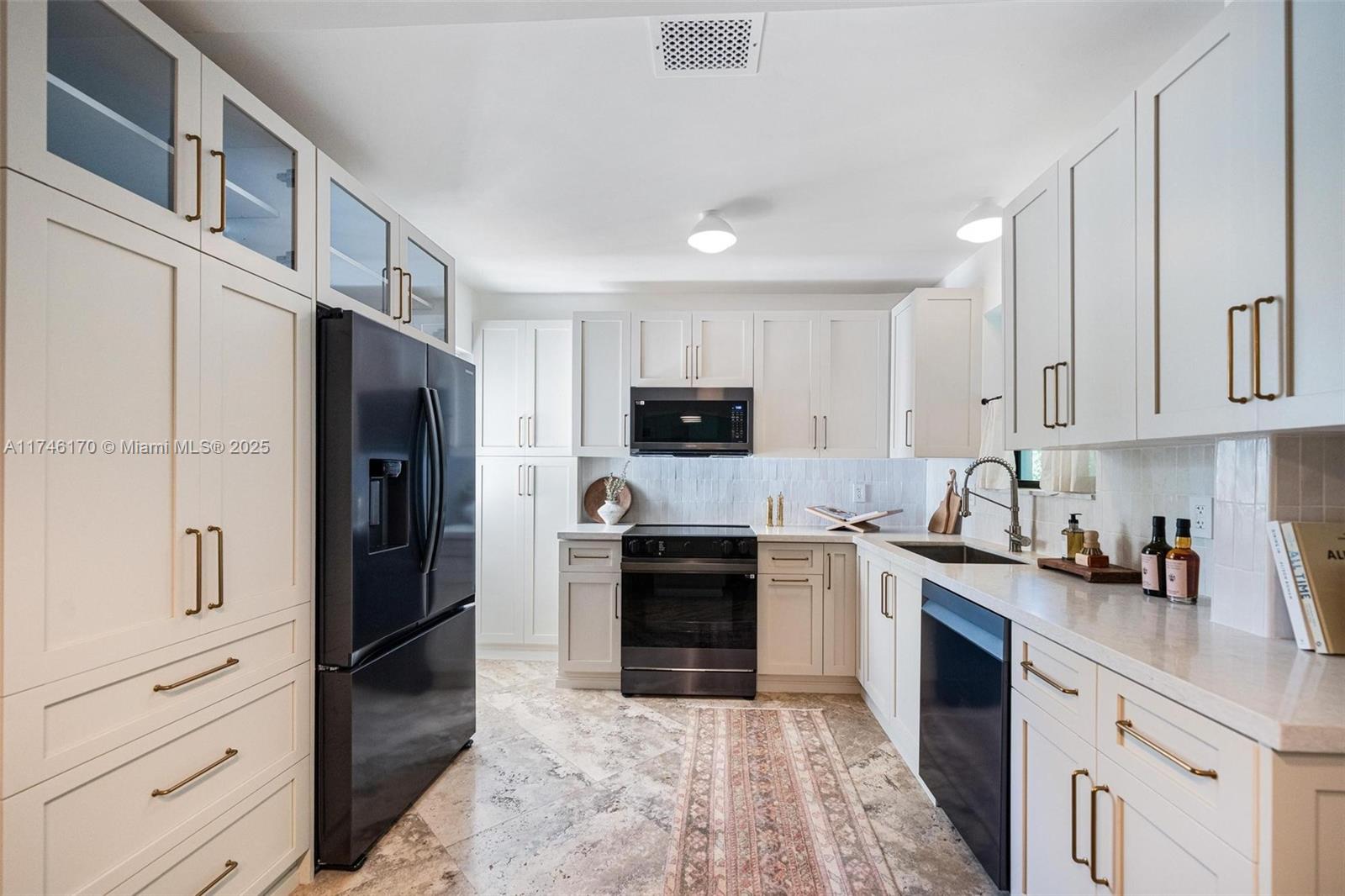 725 NE 72nd Ter