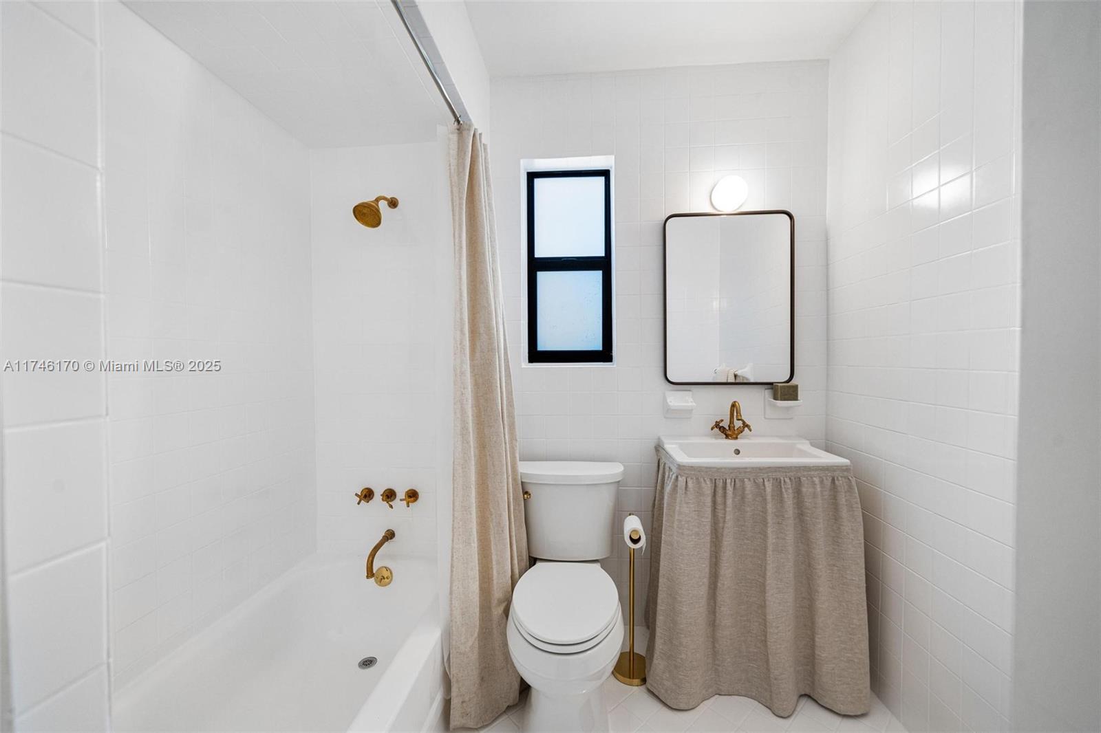 725 NE 72nd Ter