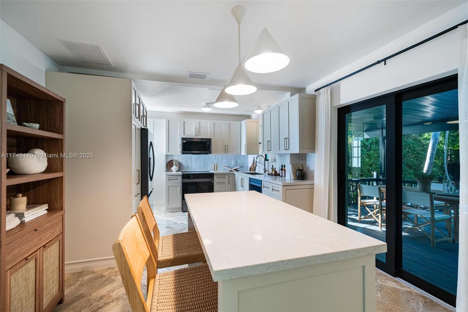 725 NE 72nd Ter
