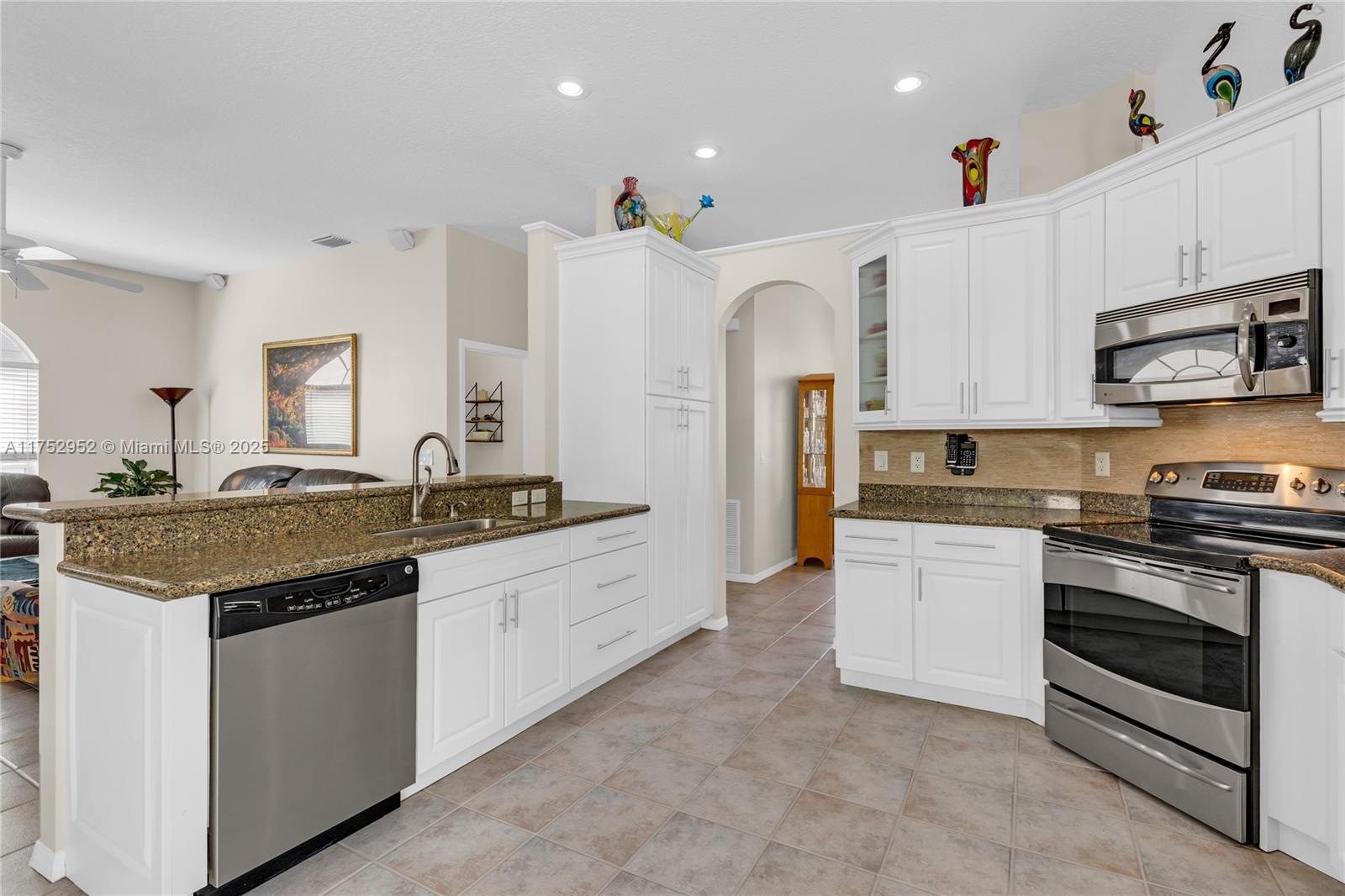 6922 E Mariposa Cir E